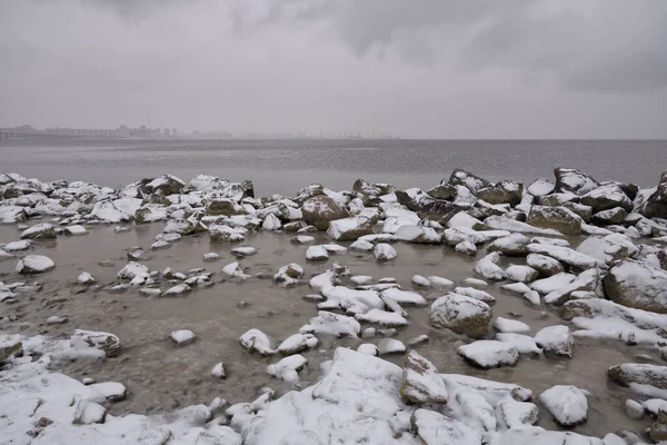 Steine Meer Der Erste Schnee Liegt Auf Ihnen — Stockfoto