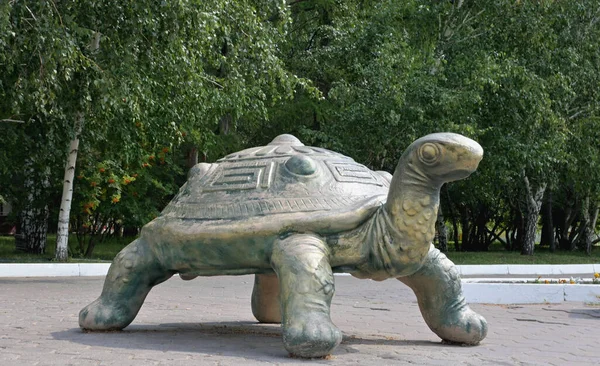 Скульптура Зеленой Морской Черепахи Расположенной Центральном Парке Зеленая Черепаха Является — стоковое фото