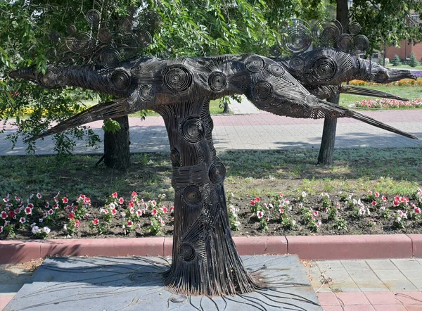 Abstract Sculpture Made Bronze Copper Wire Located Central Park City — Zdjęcie stockowe