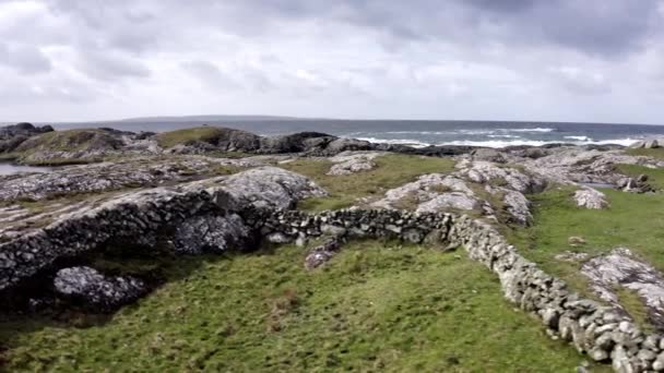 Aerial View Irish Coast Green Fields Rocks Rough Sea Background — Video