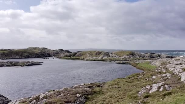 Aerial View Irish Coast Green Fields Rocks Rough Sea Background — Vídeos de Stock