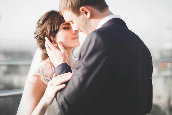 Gorgeous wedding couple walking in the old city of Lviv — Stock Photo, Image