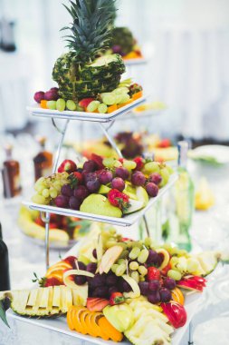 Lezzetli düğün resepsiyonu, tatlı masası.