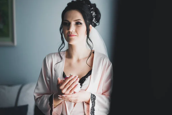 Portrait of beautiful bride with fashion veil at wedding morning — Stok Foto