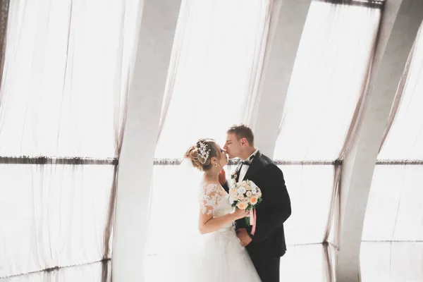 Luxury married wedding couple, bride and groom — Stock Photo, Image