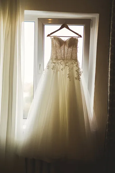 The perfect wedding dress in the room of the bride — Stock Photo, Image