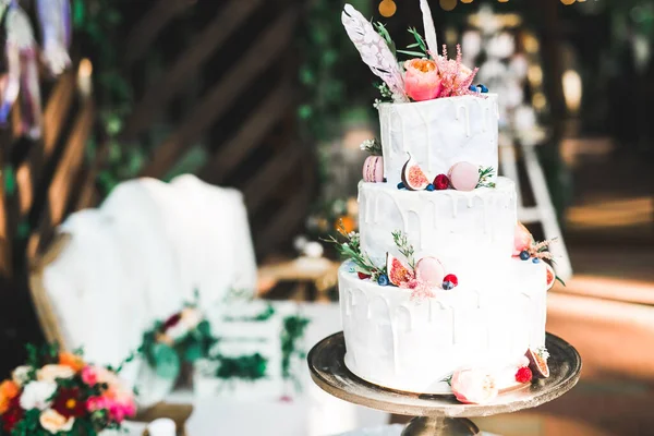 Роскошный Свадебный Торт Столе — стоковое фото