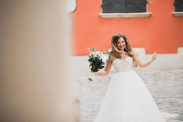 Beautiful luxury bride in elegant white dress — Stock Photo, Image