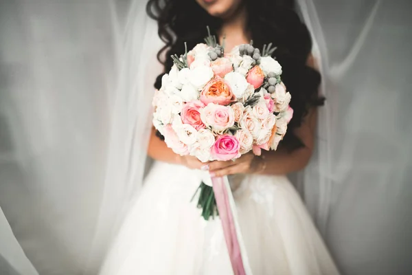 Hermosa Novia Lujo Vestido Blanco Elegante —  Fotos de Stock