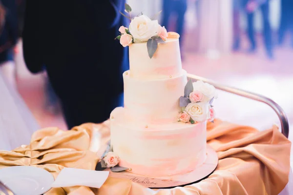 Роскошный Свадебный Торт Столе — стоковое фото