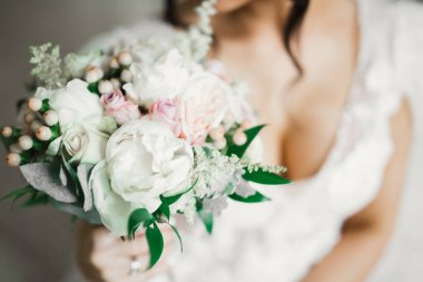 Düğün sabahı peçeli güzel bir gelin portresi..