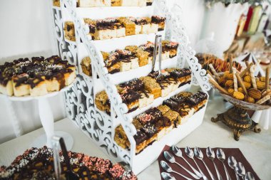 Lezzetli düğün resepsiyonu, tatlı masası..