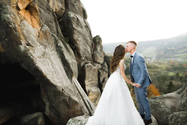 Beautiful Bride Groom Embracing Kissing Wedding Day Outdoors — Stock Photo, Image