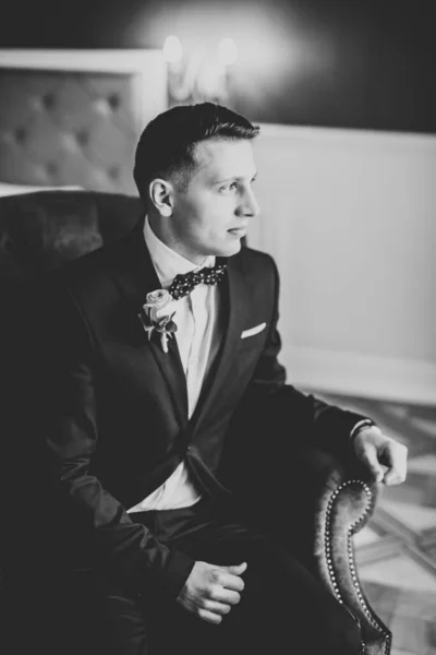Beautiful Man Groom Posing Preparing Wedding — Stock Photo, Image