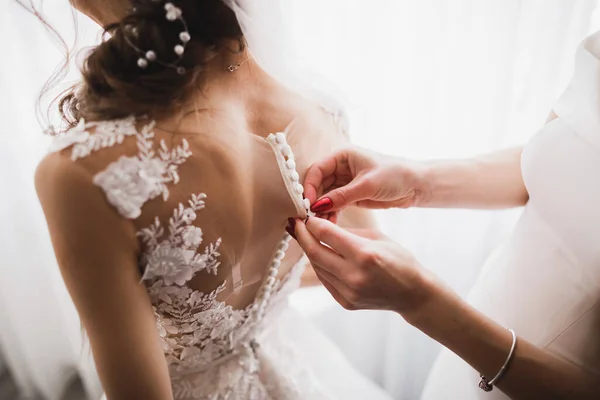 Hände Von Brautjungfern Brautkleid Glückliche Ehe Und Braut Hochzeitstag — Stockfoto