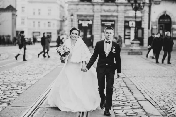 Loving Couple Newlyweds Walks City Husband Wife Walk — Stock Photo, Image