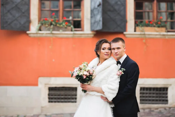 Casamento Romântico Momento Casal Recém Casados Sorrindo Retrato Noiva Noivo — Fotografia de Stock