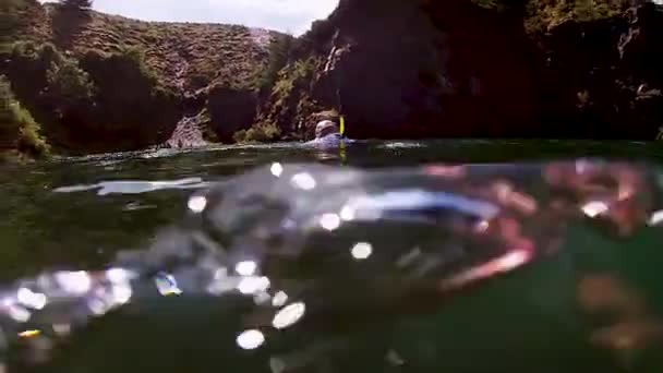 Size Male Swimming Snorkelling Welsh Quarry — Stock Video