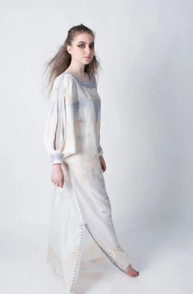 Beautiful Elegant Female Wearing White African Inspired Dress — Stok fotoğraf