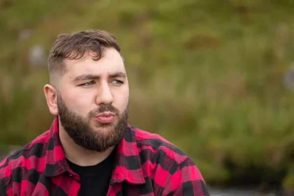 Size Male Wearing Checkered Shirt Out Travel Adventure — Stok fotoğraf