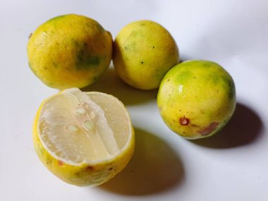 Fresh lemon can be made a healthy drink