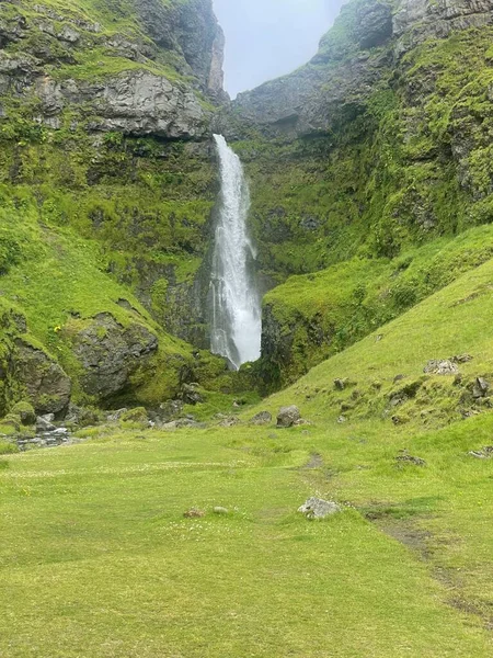 Beautiful Waterfall Green Mountains —  Fotos de Stock