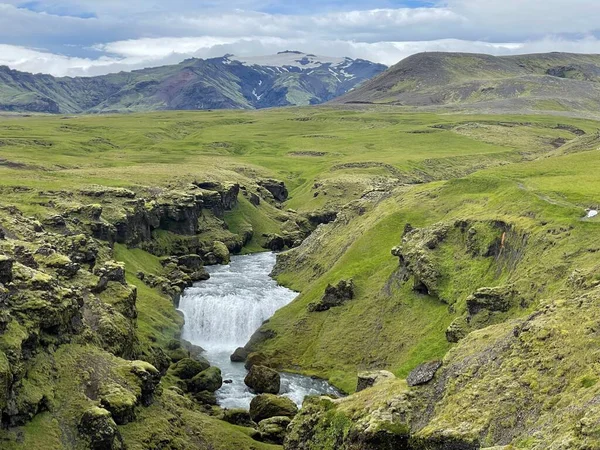 Beautiful Landscape Icelandic River Mountains Green Grass Background —  Fotos de Stock