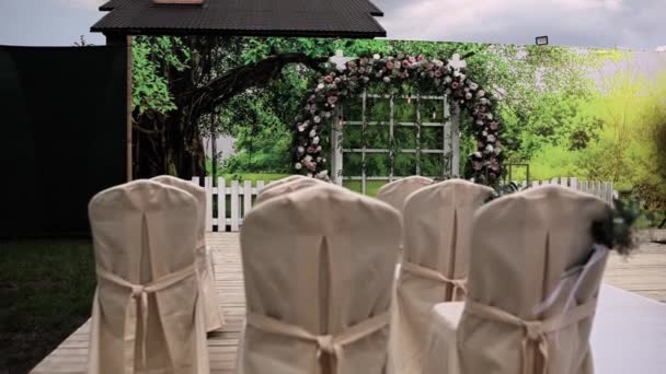 Green Flower Arch Chairs Wedding Ceremony — Vídeo de Stock