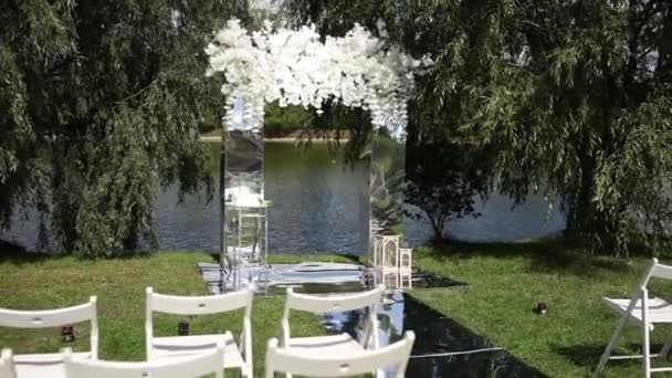 Beautiful Wedding Arch Ceremony Lake — Vídeo de Stock