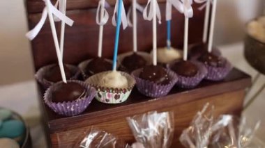 Düğün yemeğindeki bir restoranda çikolata.