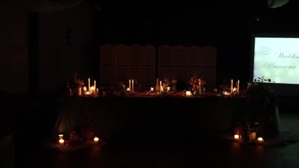 Schöne Kerzen Abend Auf Dem Tisch Restaurant — Stockvideo