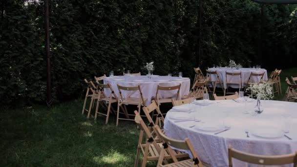 Mesa Fiesta Boda Con Decoración Césped — Vídeos de Stock