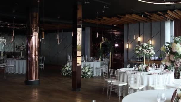 Όμορφη Διακόσμηση Του Γάμου Στο Εστιατόριο — Αρχείο Βίντεο