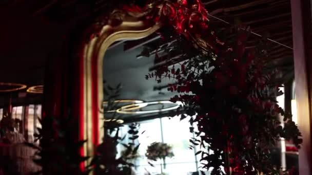 Красивий Весільний Декор Дзеркалами Бенкеті — стокове відео