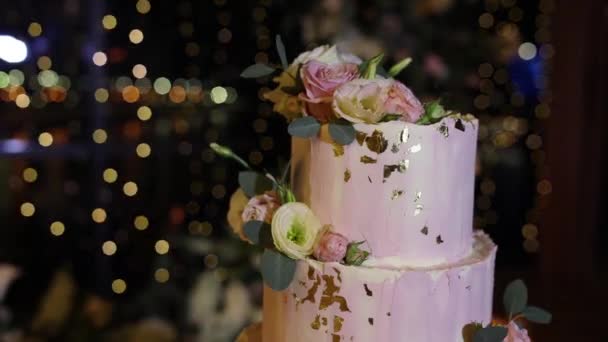 Beau Grand Gâteau Mariage Dans Restaurant — Video