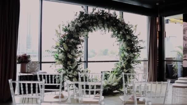 Hermoso Arco Boda Redonda Flores Para Ceremonia — Vídeo de stock