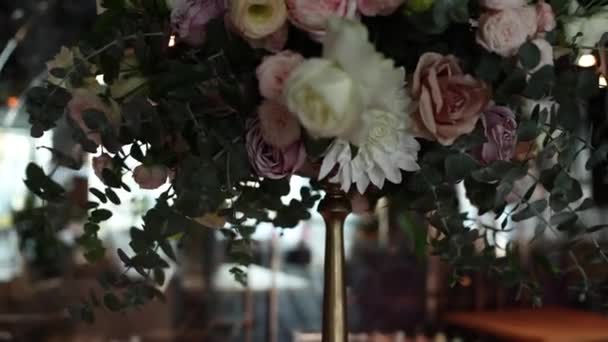 Dekoracje Kwiatowe Stole Weselnym — Wideo stockowe
