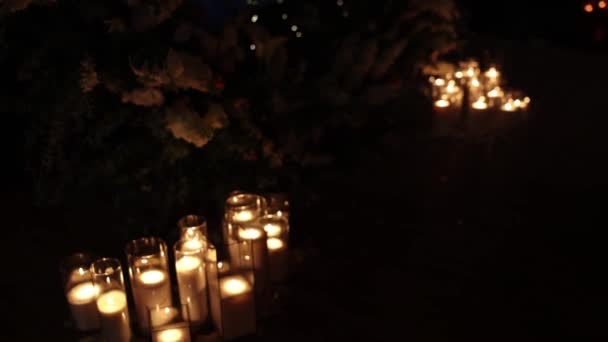 Μεγάλα Διακοσμητικά Κεριά Στη Γαμήλια Γιορτή — Αρχείο Βίντεο