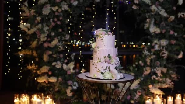Красивий Великий Весільний Торт Ресторані — стокове відео
