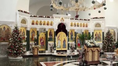 Içinde ikonlar ile büyük güzel ortodoks kilise