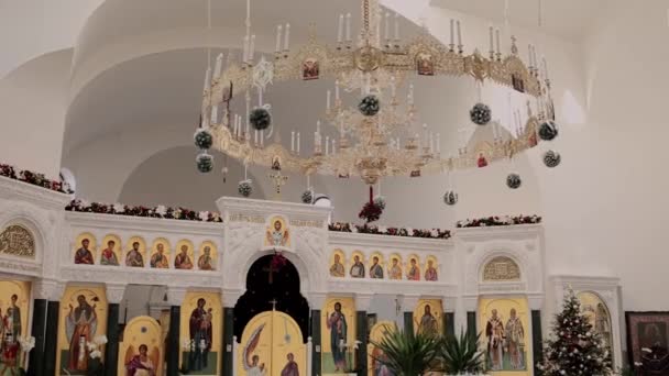 Stor Vacker Ljuskrona Den Ortodoxa Kyrkan — Stockvideo
