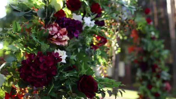 Decoração Arco Casamento Uma Cerimônia Casamento Flores Frescas — Vídeo de Stock