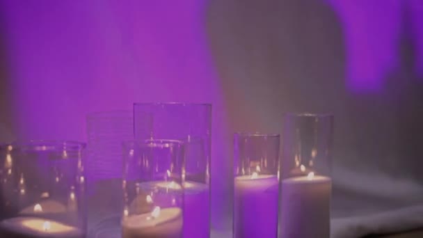 Lumânări Arde Podea Într Decor Restaurant — Videoclip de stoc