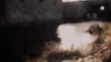 Sonbaharda gün batımında güzel bir nehir