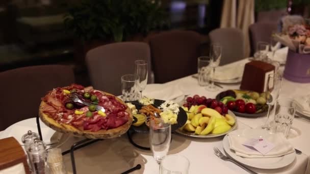 Nourriture Des Collations Sur Table Dans Restaurant — Video
