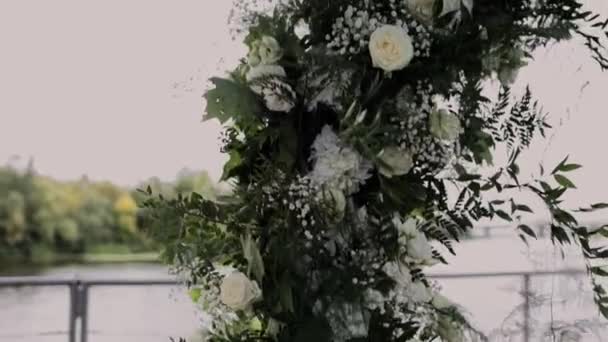 Piękny Łuk Ceremonii Ślubnej Zamknąć — Wideo stockowe