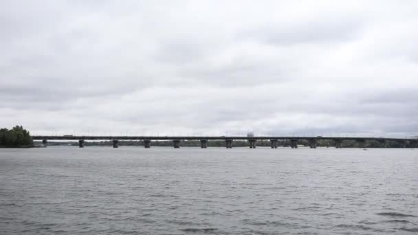 Most Przez Rzekę Dniepru Kijowie — Wideo stockowe