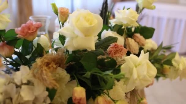 Düğün Masasında Bir Dekoru Çiçek — Stok video