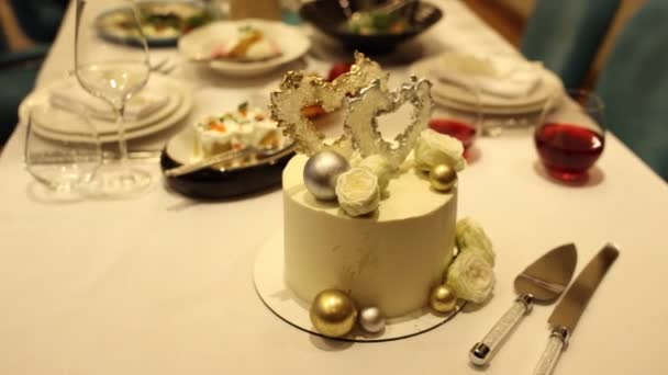 Restorandaki Masada Güzel Bir Düğün Pastası — Stok video