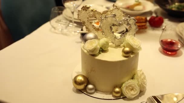 Restorandaki Masada Güzel Bir Düğün Pastası — Stok video